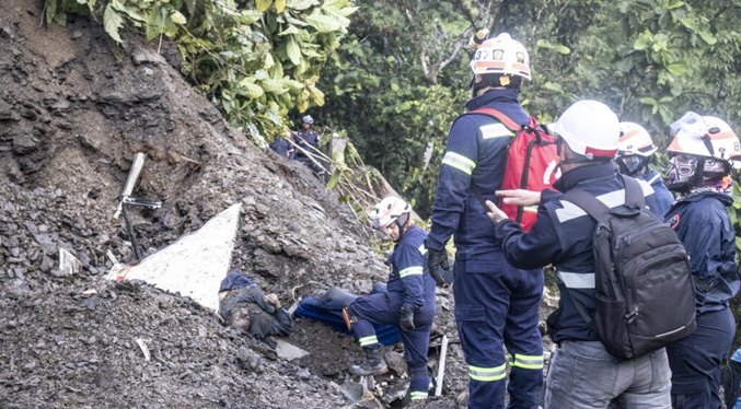 Aumenta a 27 los muertos por deslizamiento de tierra en Colombia