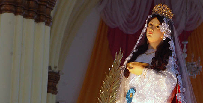 Católicos celebran a Santa Lucía, intercesora de quienes sufren problemas de visión