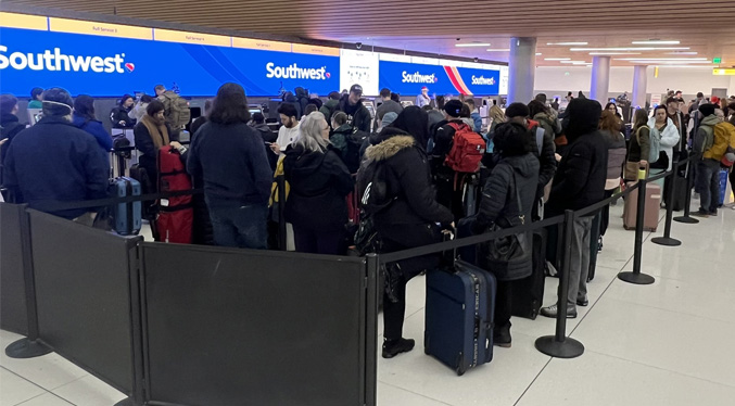 Investigan cancelaciones de vuelos de Southwest Airlines en EEUU