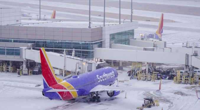 EEUU registra un total de dos mil 755 vuelos cancelados por tormenta invernal