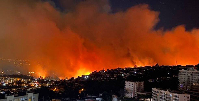 Gobernador de Valparaíso apunta “gran dosis de intencionalidad” por incendio en Viña del Mar