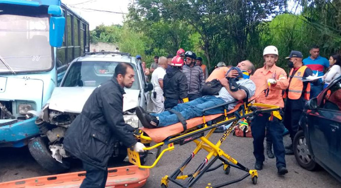 Un muerto y cuatro heridos deja triple choque en Táchira