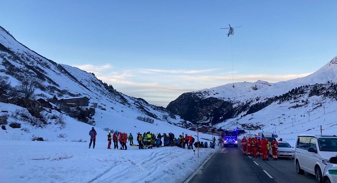 Investigan causas de avalancha de nieve que dejó cuatro heridos en Austria