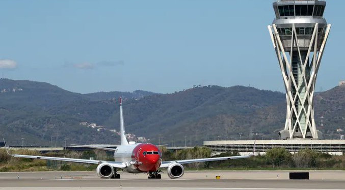 Un falso parto obliga a aterrizar un avión en Barcelona y aprovechan 28 inmigrantes para salir corriendo