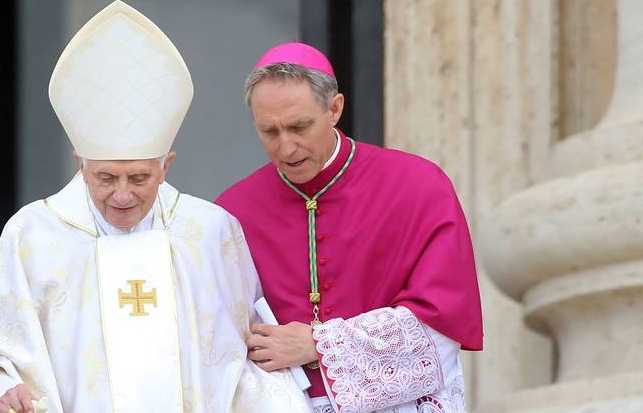 Diócesis de Roma se une al papa Francisco para rezar por Benedicto XVI