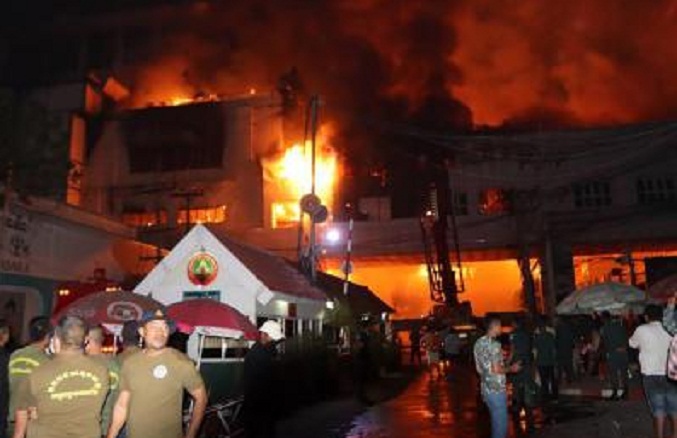 Enorme incendio deja 10 muertos y 30 heridos en casino de Camboya