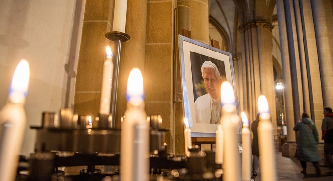 Capilla ardiente de Benedicto XVI será el lunes en la basílica vaticana