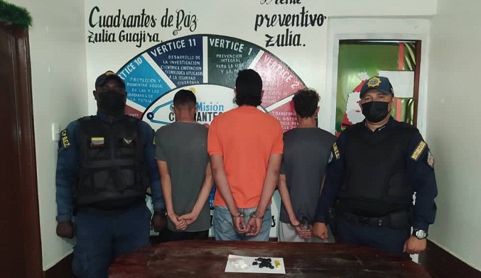 Capturan a tres sujetos con drogas en Sinamaica