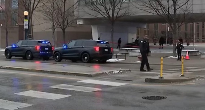 Dos adolescentes asesinados deja tiroteo afuera de escuela secundaria de Chicago (Video)