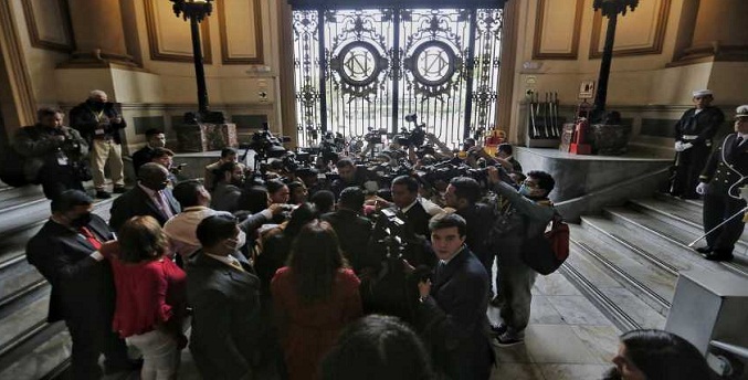 Congresistas denuncian un golpe de estado en Perú