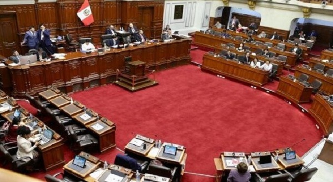 Congreso de Perú aprueba adelantar elecciones para abril de 2024