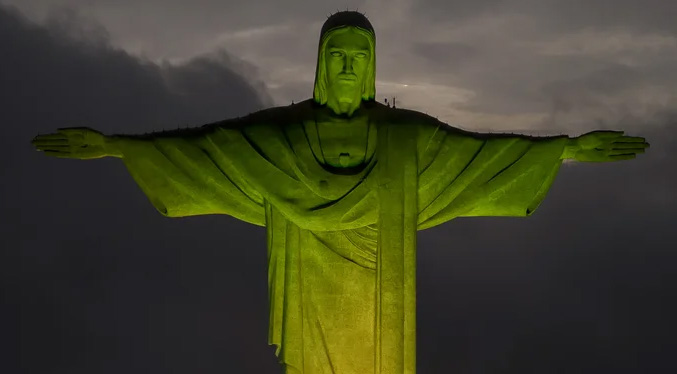 El Cristo Redentor se tiñe de verde y amarillo por Pelé