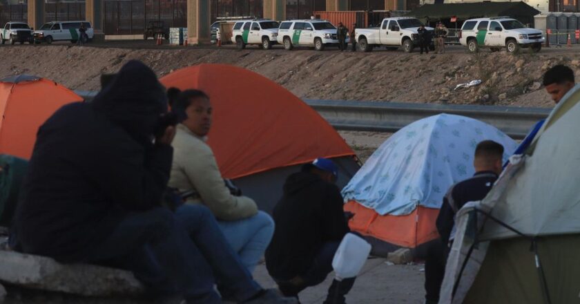 Denver declara emergencia tras llegada masiva de migrantes