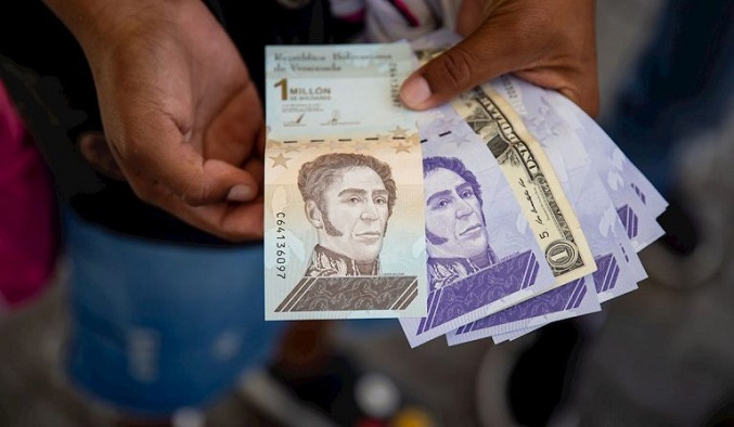 Advierten que el colapso de la moneda acaba con los ingresos de los venezolanos