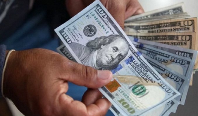 Dólar paralelo se acerca a los 14 bolívares y cierra en 13,78 este 2-D