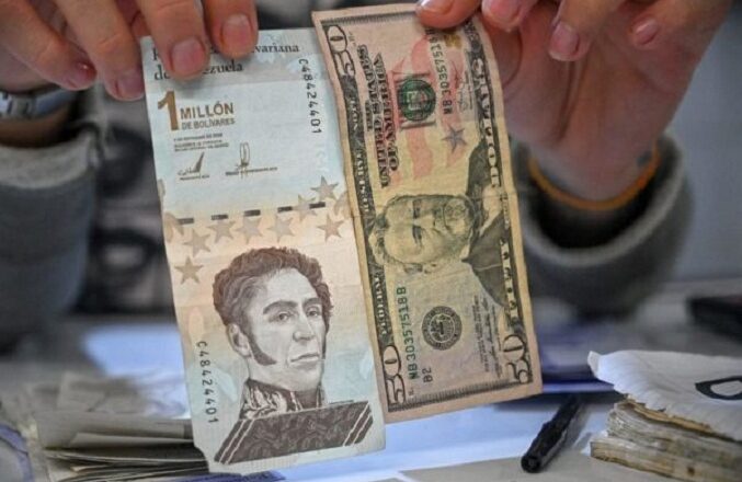 Advierten que intentar parar la dolarización podría «atentar» contra la recuperación económica