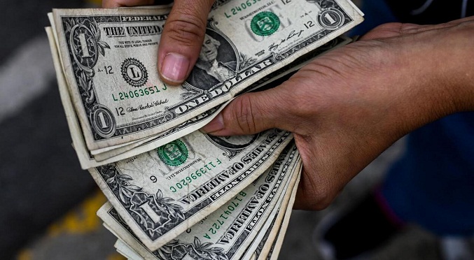 Dólar oficial supera los 15 bolívares este miércoles