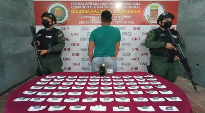 Se tragó más de un kilo de cocaína en dediles y lo atrapa la GNB