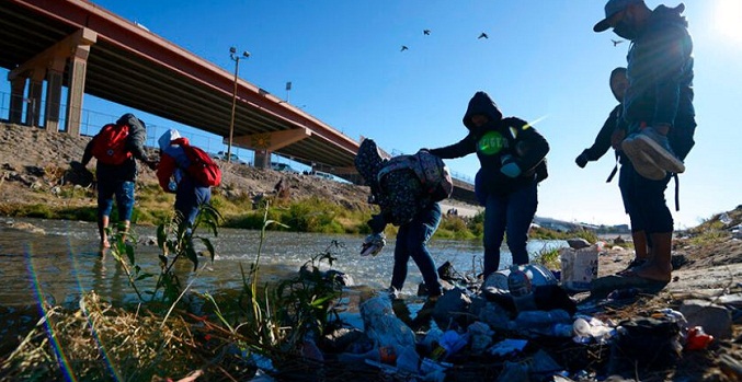El Paso recibe ayuda federal para lidiar con crisis de migrantes
