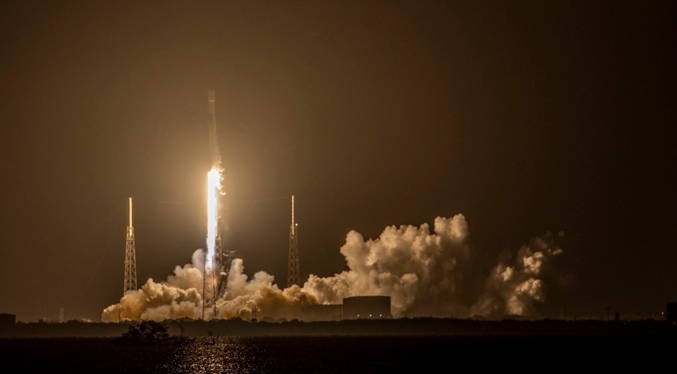La sonda espacial emiratí Rashid Rover despegó con éxito este domingo