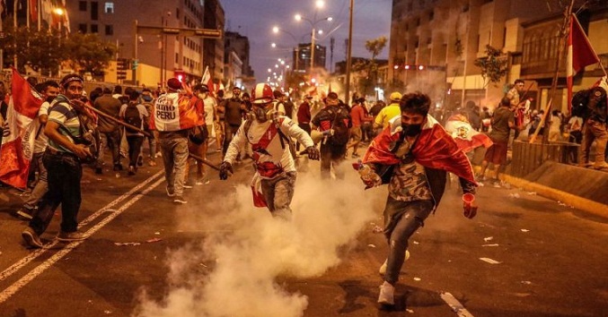 Sube a cuatro la cifra de muertos en protestas por nuevas elecciones en Perú