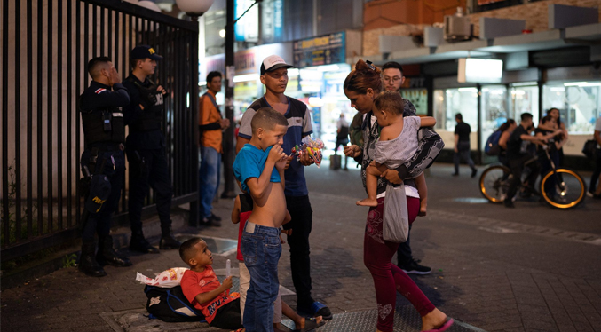 Migrantes venezolanos solicitan ayuda a las autoridades de Costa Rica para poder llegar a EEUU