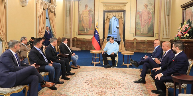 Maduro sostiene reunión con dirigencia de Fuerza Vecinal