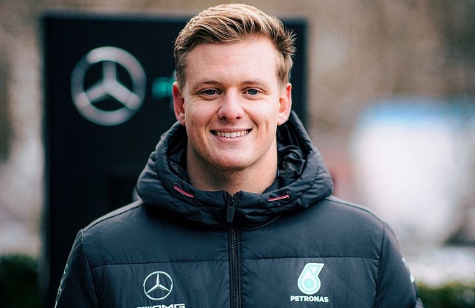 Mick Schumacher firma con Mercedes como piloto reserva para 2023