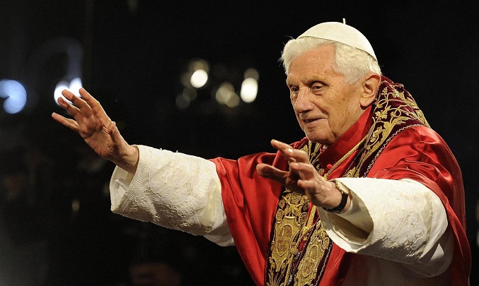 Benedicto XVI, el Papa que no consiguió vencer a los cuervos