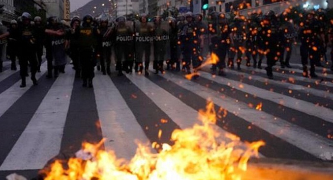 Manifestantes queman instalaciones de alcaldía en región de Cuzco