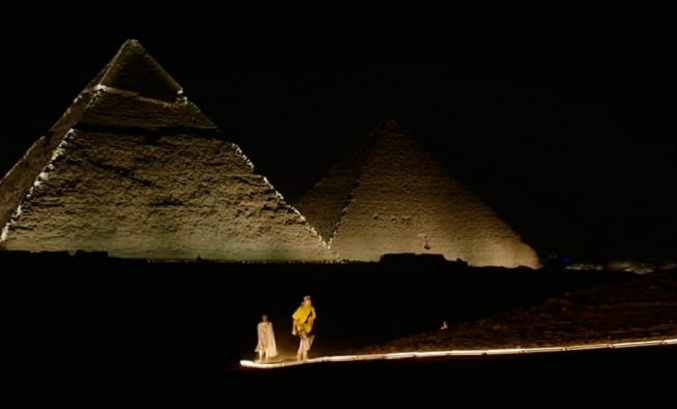 Dior ilumina las pirámides con su colección pre-otoño para hombre de 2023
