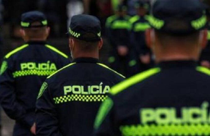 Secuestran a tres policías en Colombia