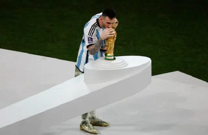 La prensa española rinde homenaje a Messi y la Argentina campeona del mundo (Fotos)