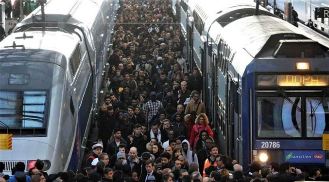 Huelga de trabajadores paraliza los viajes entre Francia y España por tren