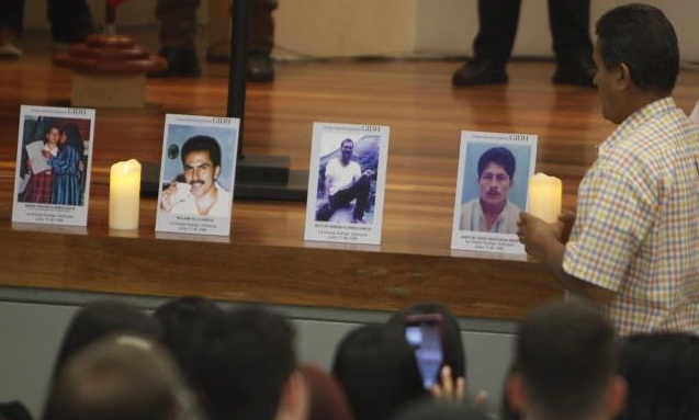 Comienzan a indemnizar a víctimas de grupos paramilitares en Colombia