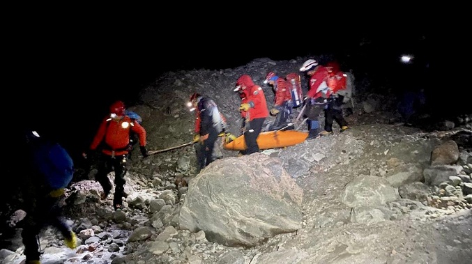 Recuperan cuerpos de tres excursionistas en volcán ecuatoriano