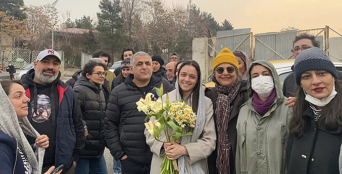 Irán libera a la actriz de cine ganadora del Oscar detenida por las protestas