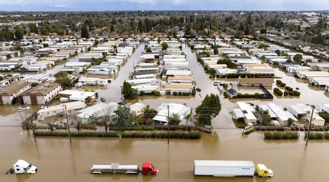 Anegada California espera ciclón tras tormentas que dejan 17 muertos