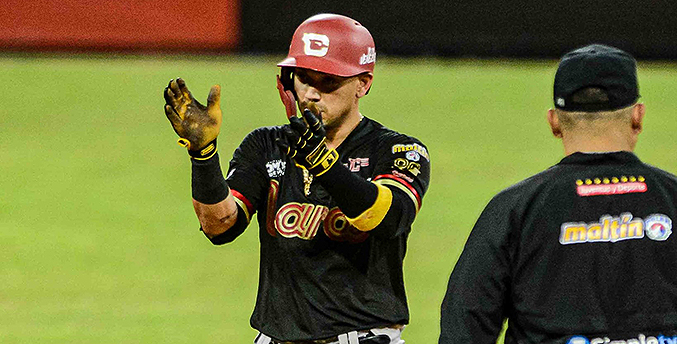 Cardenales apaleó a Leones en el Universitario