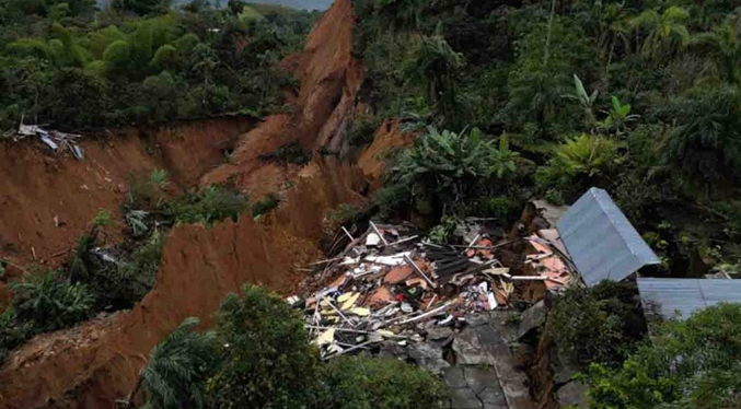 Derrumbe en Colombia deja más de 700 damnificados
