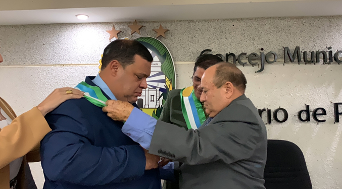 Erick Añez es juramentado como presidente del Concejo en Rosario de Perijá
