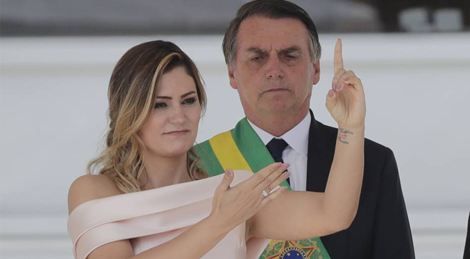 Esposa de Bolsonaro confirma la hospitalización del exmandatario