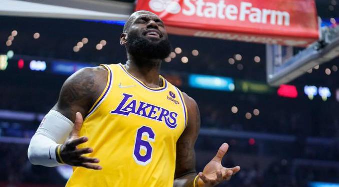 LeBron suma 38.000 puntos, pero los Lakers caen ante 76ers