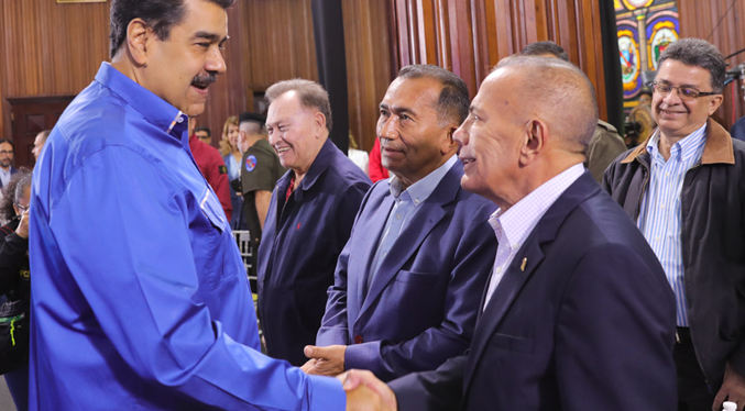 Manuel Rosales acompaña a Nicolás Maduro durante la instalación del Consejo Federal de Gobierno