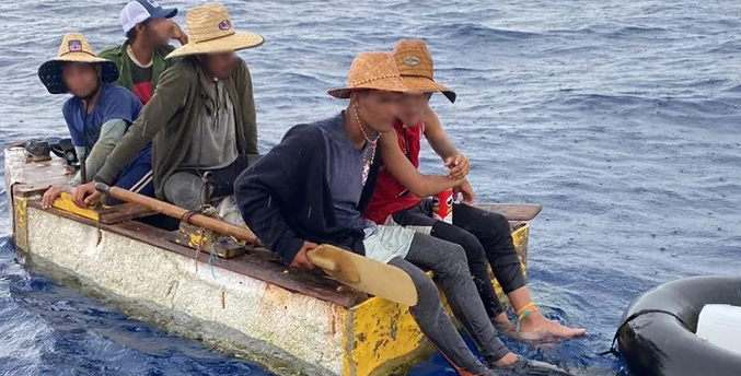 Estados Unidos pide a migrantes que no arriesguen sus vidas por mar