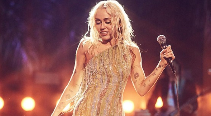 Miley Cyrus recibe 2023 con un nuevo sencillo