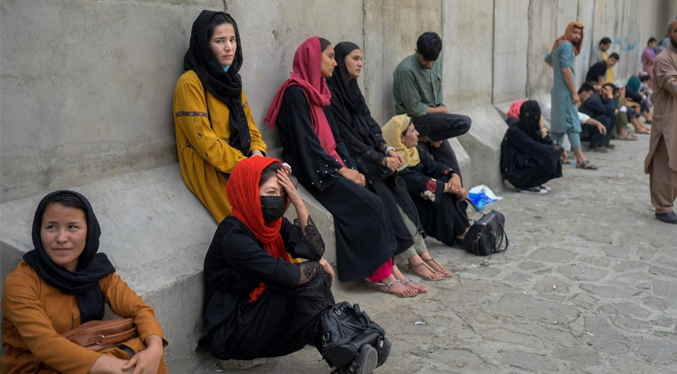 Mujeres afganas de la ONU siguen trabajando desafiando el veto de los talibanes