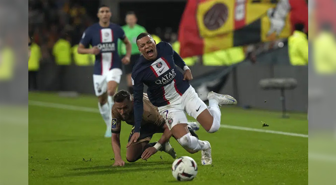 PSG cae 3-1 ante Lens en su primera derrota en la temporada