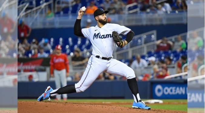 Diez venezolanos evitan el arbitraje salarial en la MLB