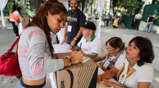 La oposición prevé que venezolanos en el exterior puedan participar en las primarias
